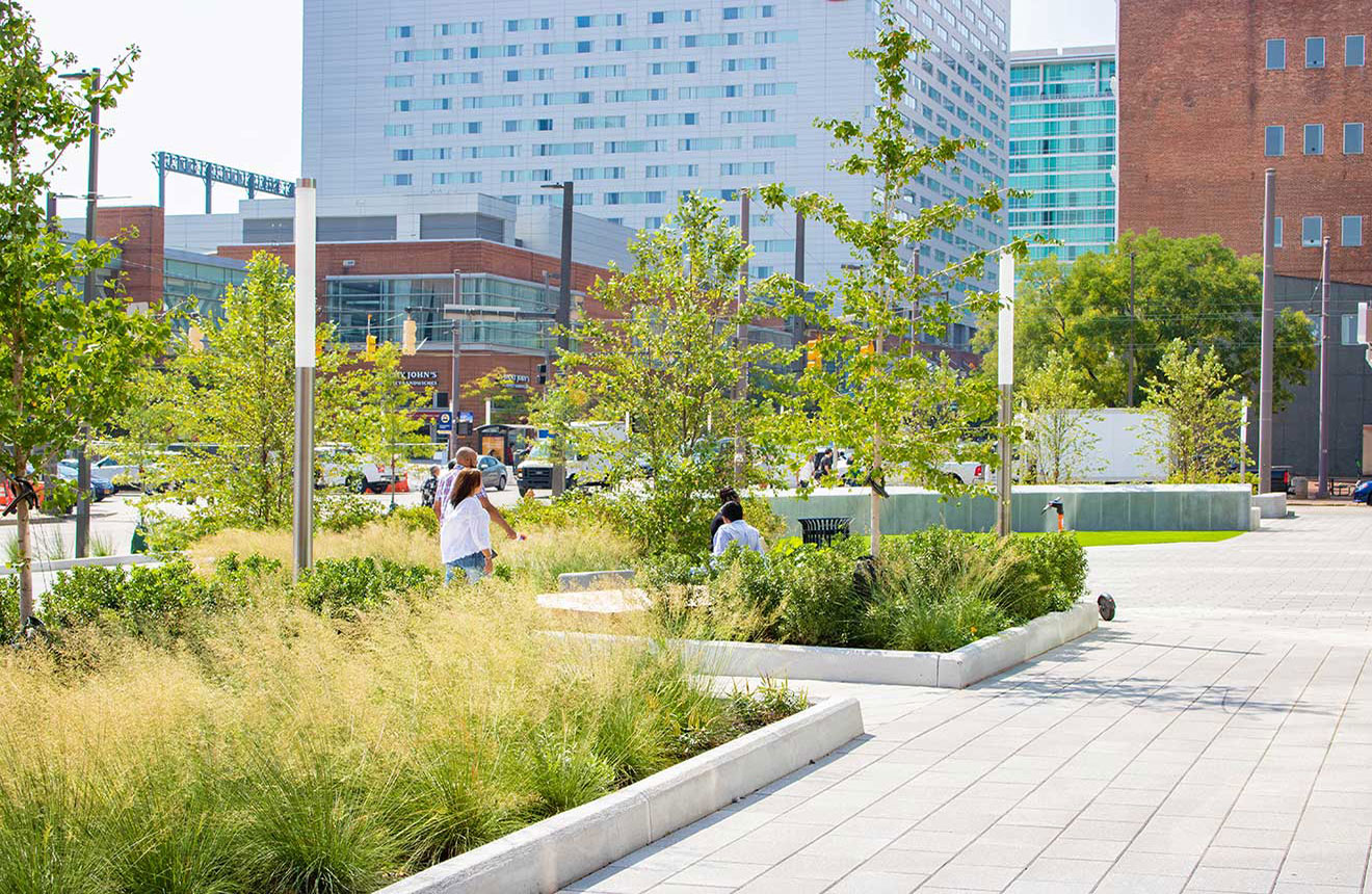 Pedestrian plaza at 250 W Pratt St